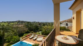 Villa for sale in El Paraiso, Estepona