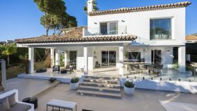 Villa for sale in Country Club Las Brisas, Nueva Andalucia