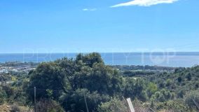 Parcela y proyecto en venta en Altos de Los Monteros con vistas panorámicas al mar