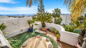 Superb three bedroom, duplex penthouse in the well-known and gated community Marbella Real with sea views!