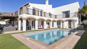 Beautiful four bedroom villa with golf and mountain views in Valle Romano, Estepona