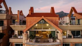Impresionante ático dúplex de tres dormitorios con hermosas vistas panorámicas en Magna Marbella, Nueva Andalucía