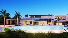 Beautiful seven bedroom villa on a prime location in El Paraiso, Estepona
