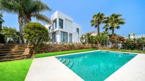 Villa en venta en Nueva Andalucia, Marbella