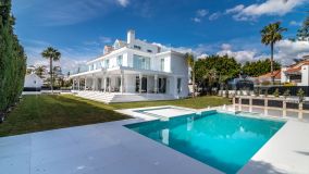 Beautiful eight bedroom villa with sea views in Nueva Andalucía, Marbella
