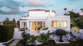 Stunning four bedroom villa in the heart of the Golf Valley in Nueva Andalucía, close to all amenities, international schools and glamorous Puerto Banus.