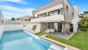 For sale semi detached villa in Marbella - Puerto Banus with 5 bedrooms