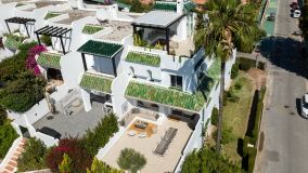 Hermosa casa adosada de cuatro dormitorios con increíbles vistas en La Colina, Nueva Andalucía