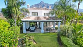 Elegant five bedroom south facing luxury villa in Village Las Lomas de Magna Marbella