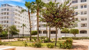Lovely three bedroom, fifth floor apartment in the residential community of Albatross IV, La Campana