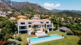 Extraordinaria villa de siete dormitorios con orientación sur en la prestigiosa Sierra Blanca, Milla de Oro de Marbella
