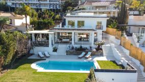 Villa de lujo con piscina privada y jardín en Las Brisas, Marbella