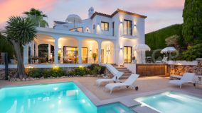 Stunning traditional four bedroom villa located in the Nueva Andalucia residential area, within the private and secure Marbella Country Club community
