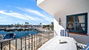 Apartment for sale in Puerto de Cabopino with 4 bedrooms