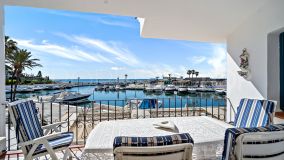 Apartment for sale in Puerto de Cabopino with 4 bedrooms