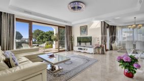Buy villa in Hacienda las Chapas with 5 bedrooms