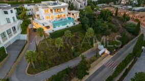 Villa for sale in El Paraiso, Estepona East