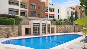 Lovely south facing, two bedroom ground floor apartment located in Altos de los Monteros