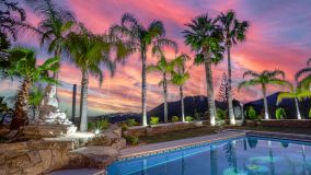 Villa en venta en Los Arqueros, Benahavis