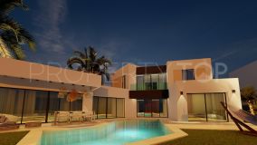 Semi detached villa for sale in Estepona with 3 bedrooms