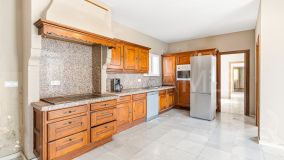 Villa for sale in El Paraiso, Estepona East