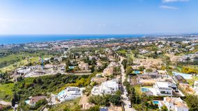 Villa for sale in El Paraiso, Estepona East