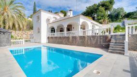 Villa for sale in El Paraiso, Estepona East