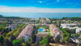 Beautifully renovated two-bedroom ground floor apartment located in a prime location of the Golden Mile, Marbella