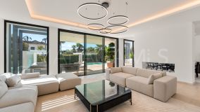 Villa for sale in New Golden Mile, Estepona East