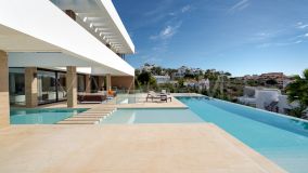 Villa for sale in La Alqueria, Benahavis