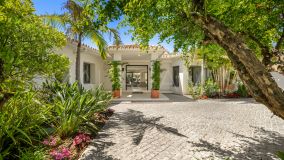 Villa for sale in La Cerquilla, Nueva Andalucia
