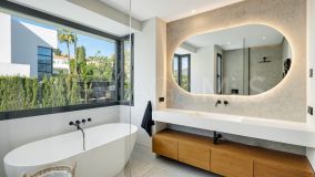 Villa en venta en La Cerquilla, Nueva Andalucia