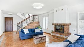 Villa for sale in El Rosario, Marbella East