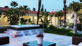For sale villa in Elviria with 8 bedrooms