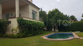 F Zone - Comfortable villa with garden and swimming pool