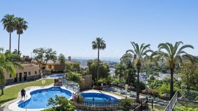 Penthouse for sale in La Mairena, Marbella East