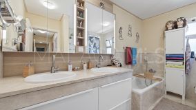 Ático en venta en La Mairena, Marbella Este