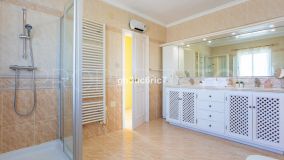 4 bedrooms villa for sale in Calahonda