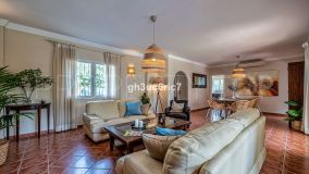 Villa de 4 dormitorios en venta en Calahonda