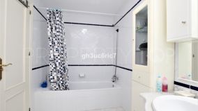 Comprar apartamento de 2 dormitorios en Calahonda