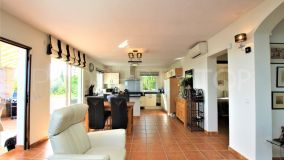 Villa con 3 dormitorios en venta en Calahonda