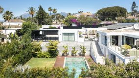 Villa for sale in El Rosario, Marbella East