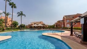 Welcome to this ground floor duplex apartment in Nueva Andalucía with walking distance to all amenities!