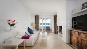 Apartamento a la venta con 2 dormitorios en Estepona Puerto