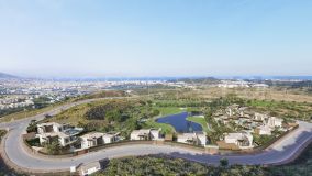 This exclusive development with the best golf, lake and sea views located between Fuengirola and Mijas