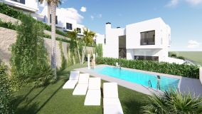 For sale town house in Benahavis Centro with 4 bedrooms