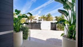 Villa en venta en Nueva Andalucia, Marbella