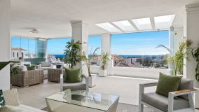 Un verdaderamente único e impresionante apartamento totalmente privado con vistas panorámicas al mar.