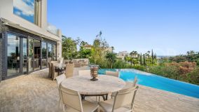 Buy villa in La Quinta Golf with 5 bedrooms