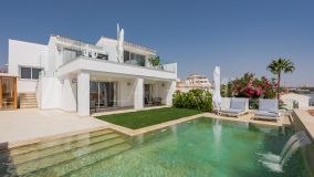 Villa for sale in Arena Beach, Estepona